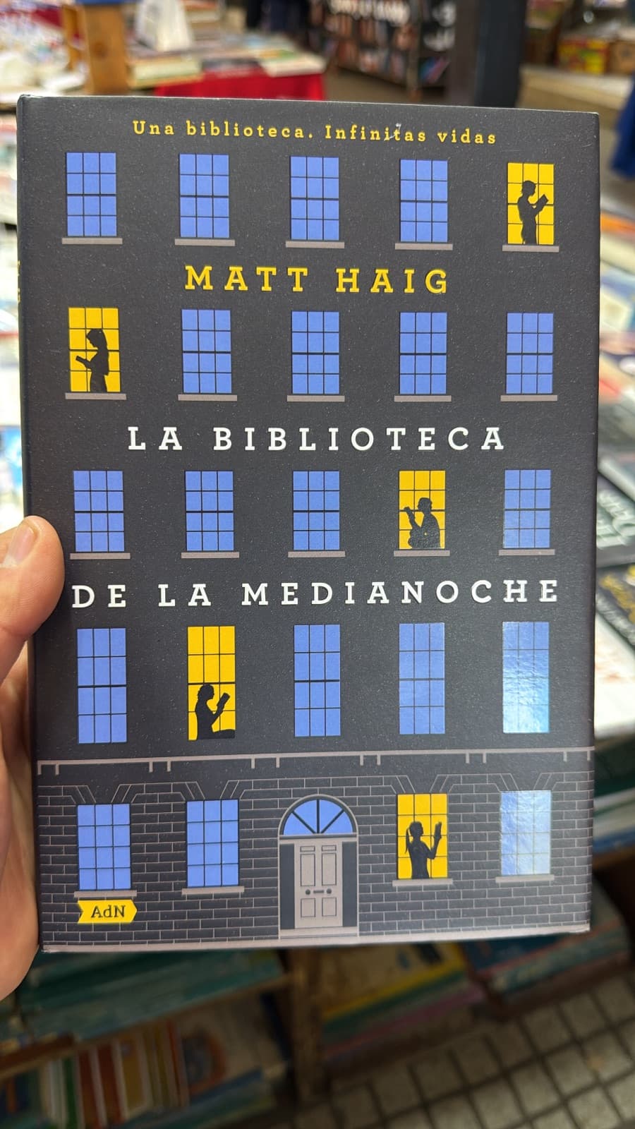 La biblioteca de medianoche — Matt Haig, libro usado (foto 1 de 3)