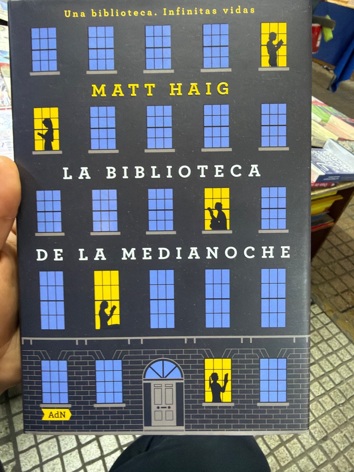 La biblioteca de medianoche — Matt Haig, libro usado (foto 2 de 3)