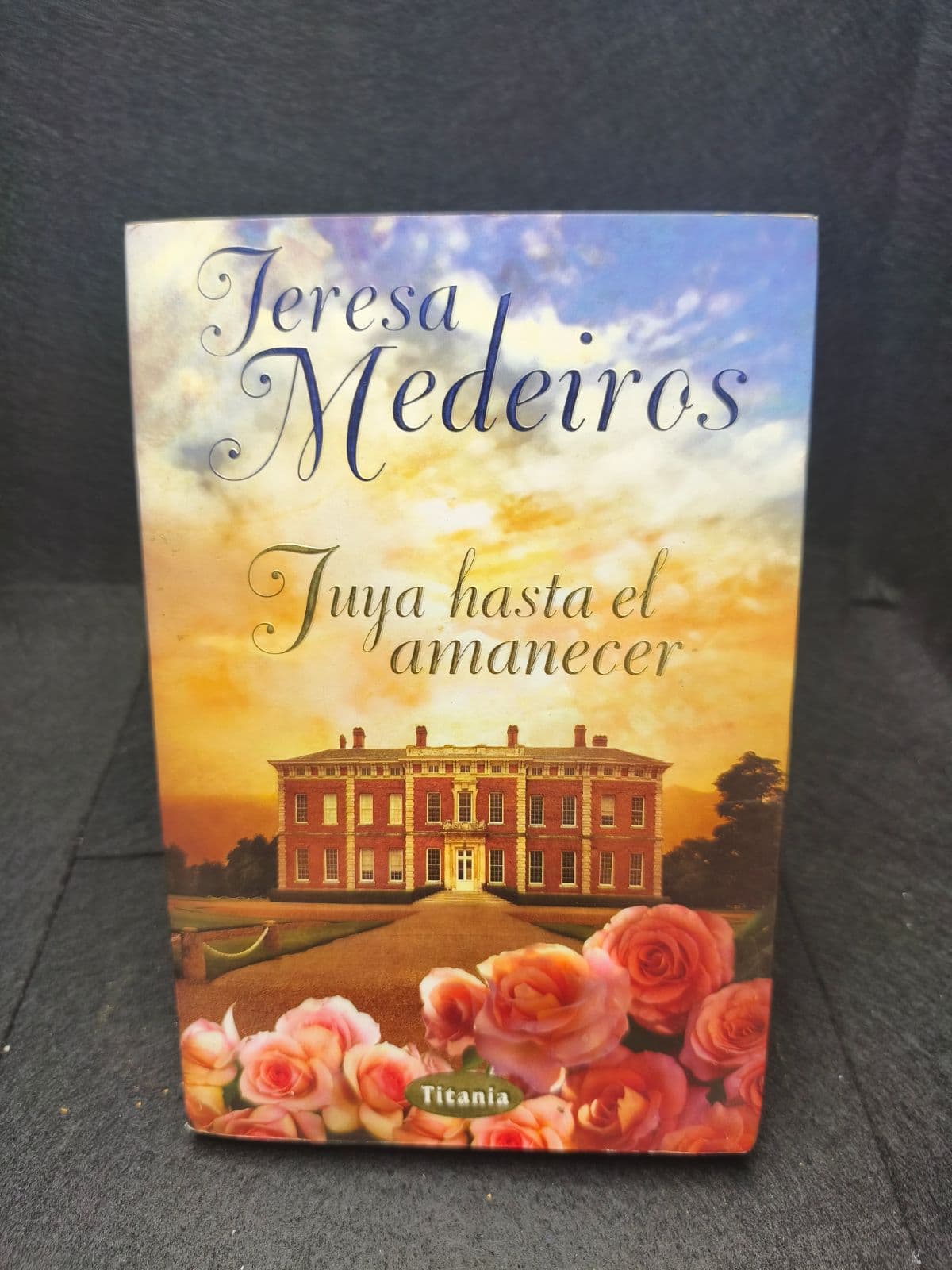 Tuya hasta el amanecer — Teresa Medeiros, libro usado (foto 1 de 4)