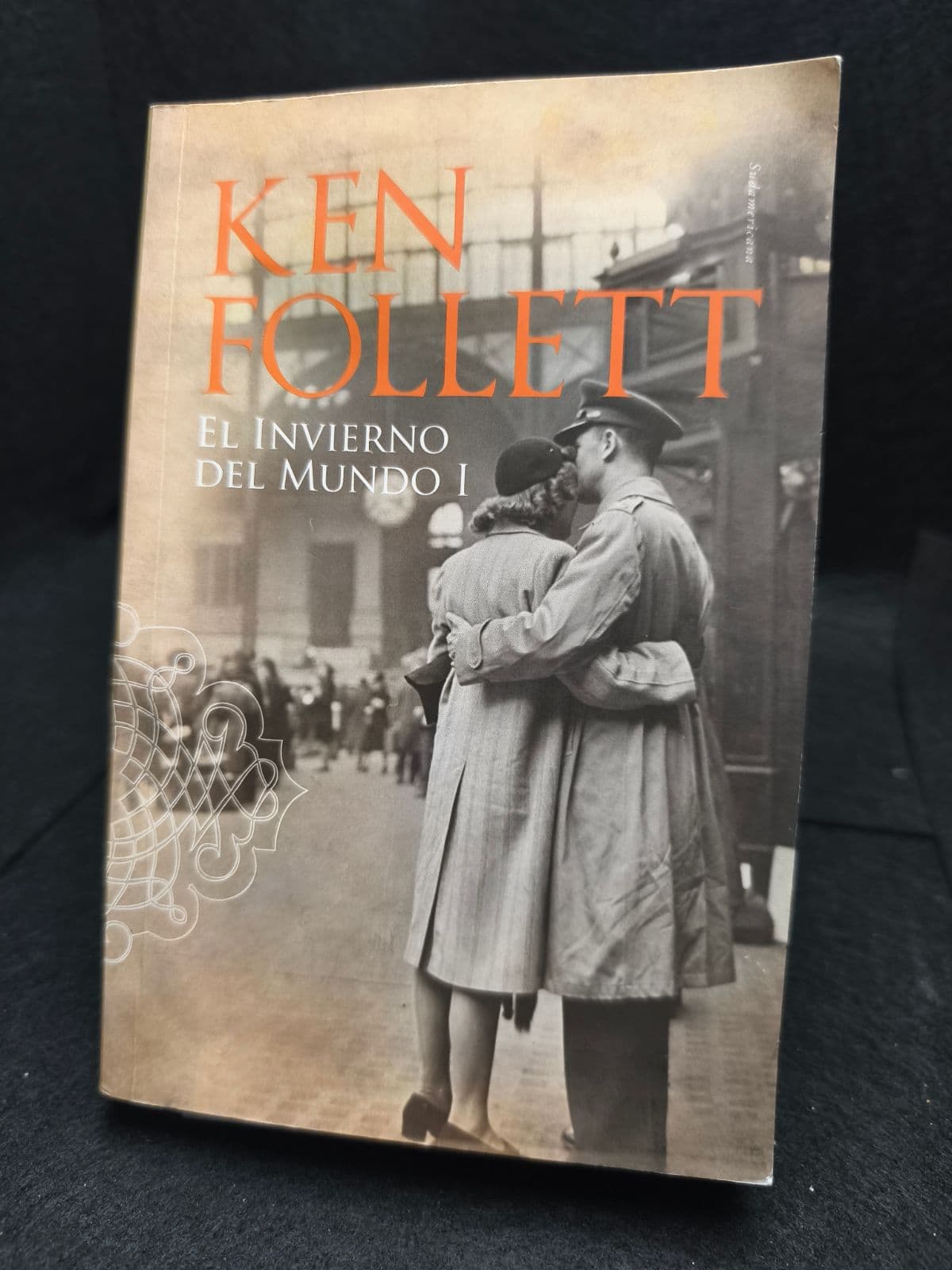 El Invierno del Mundo I — Ken Follett, libro usado (foto 1 de 4)