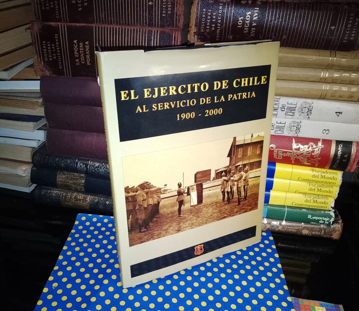 El Ejército De Chile Al Servicio De La Patria — Patricio Chacón (Dir.), libro usado (foto 1 de 5)