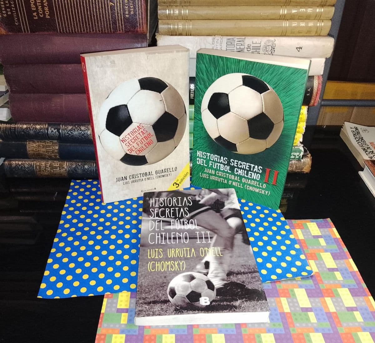 Historias Secretas del Fútbol Chileno - 1, 2 y 3 — Juan Cristóbal Guarello | Chomsky, libro usado (foto 1 de 5)
