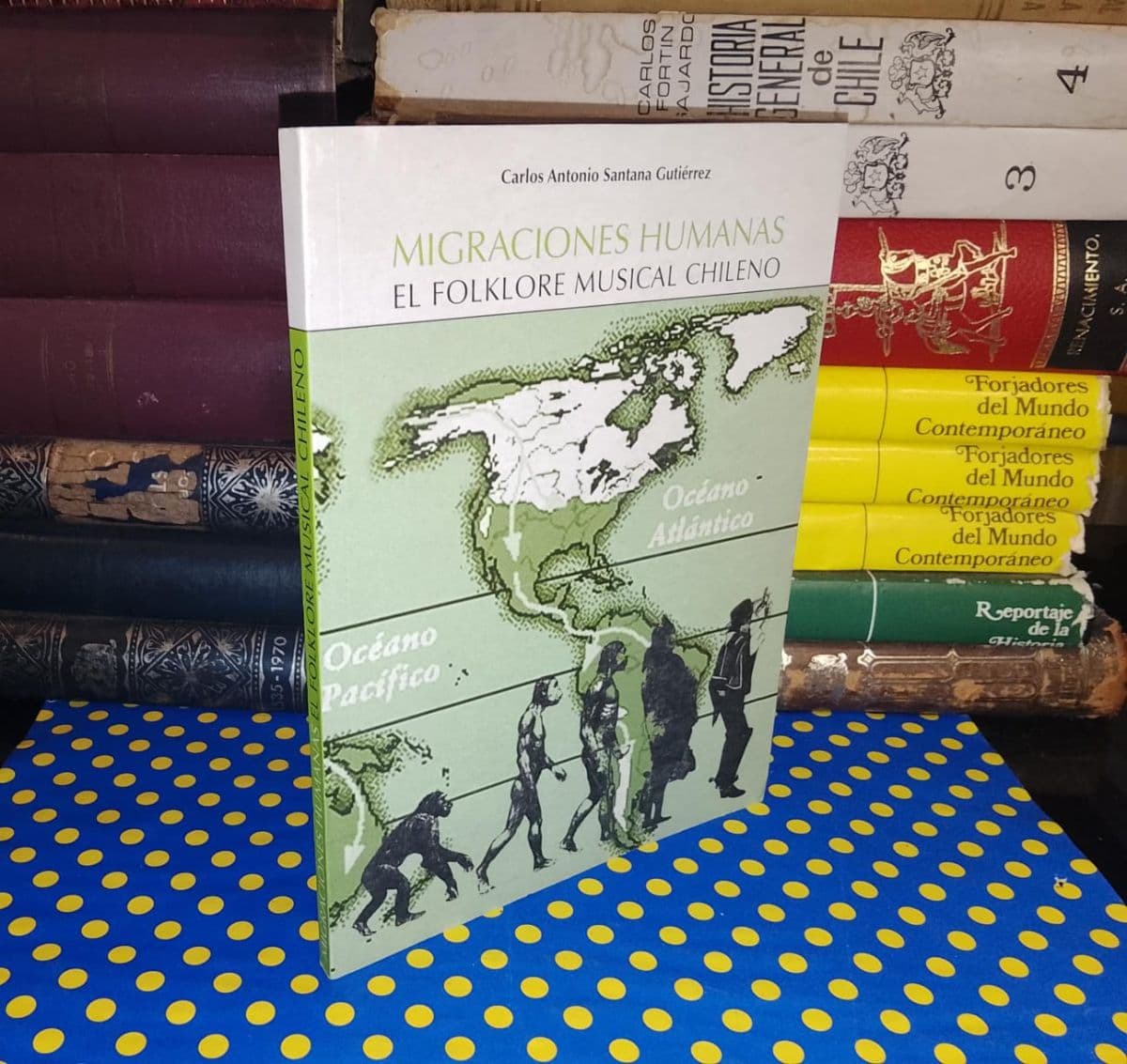 Migraciones Humanas - El folklore musical chileno — Carlos Antonio Santana Gutiérrez, libro usado (foto 1 de 5)