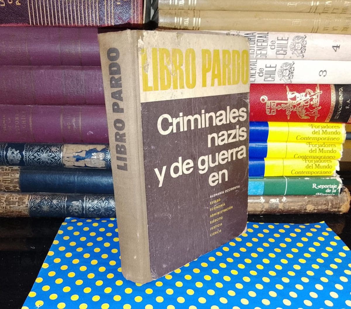 Criminales Nazis y de guerra en Alemania Occidental — República Democrática Alemana, libro usado (foto 1 de 6)