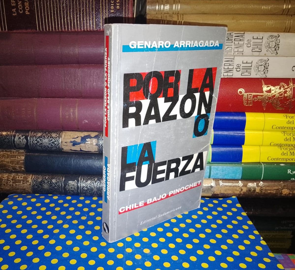 Por La Razón O La Fuerza — Genaro Arriagada, libro usado (foto 1 de 3)