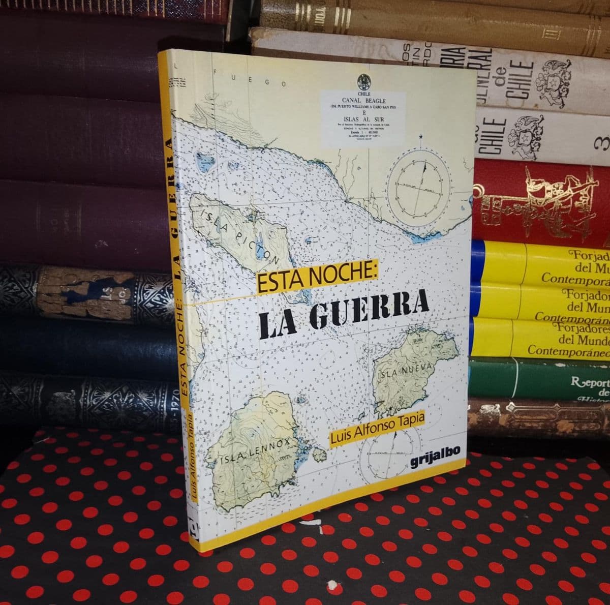 Esta Noche: La Guerra — Luis Alfonso Tapia, libro usado (foto 1 de 4)