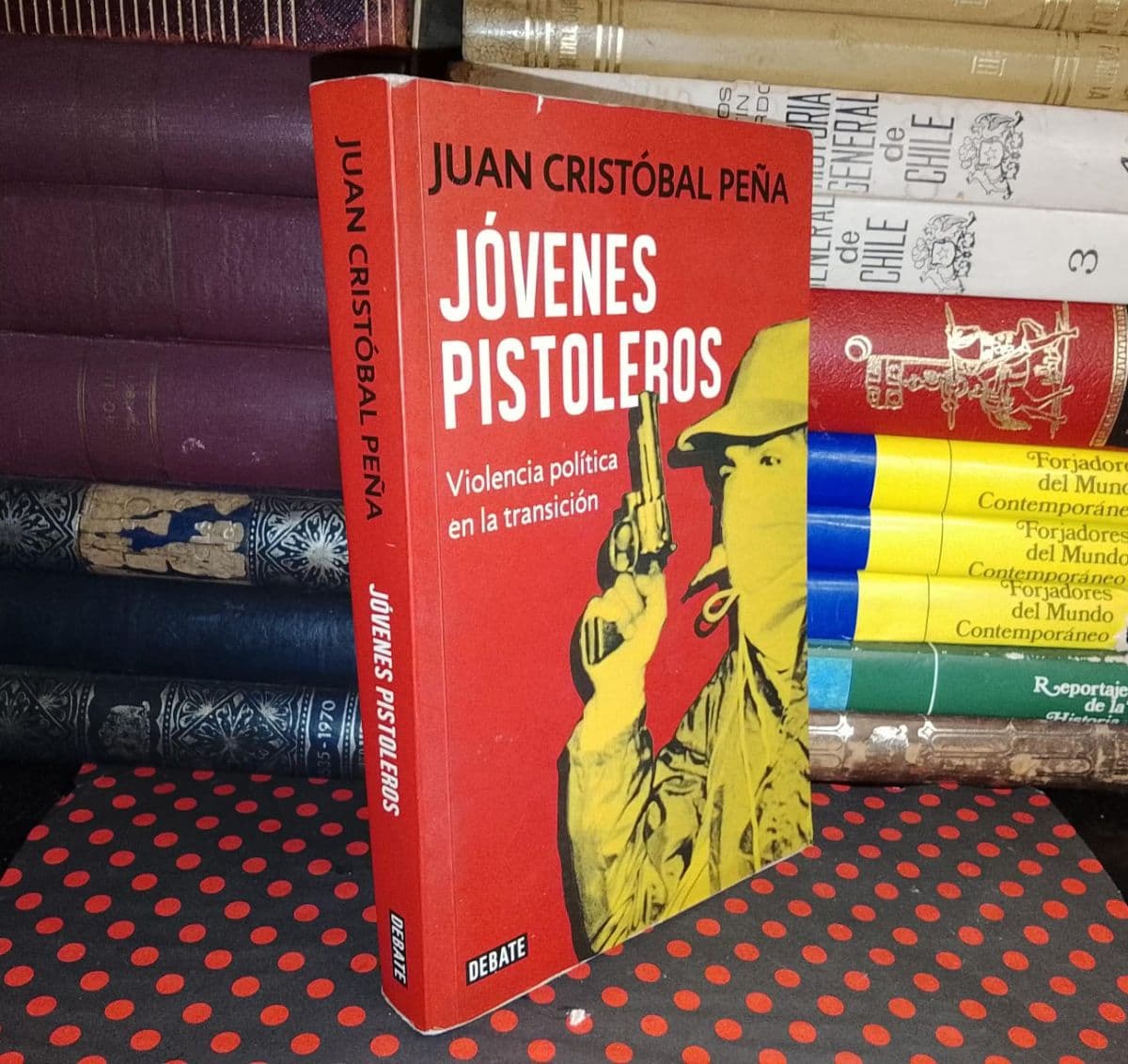 Jóvenes Pistoleros — Juan Cristóbal Peña, libro usado (foto 1 de 4)