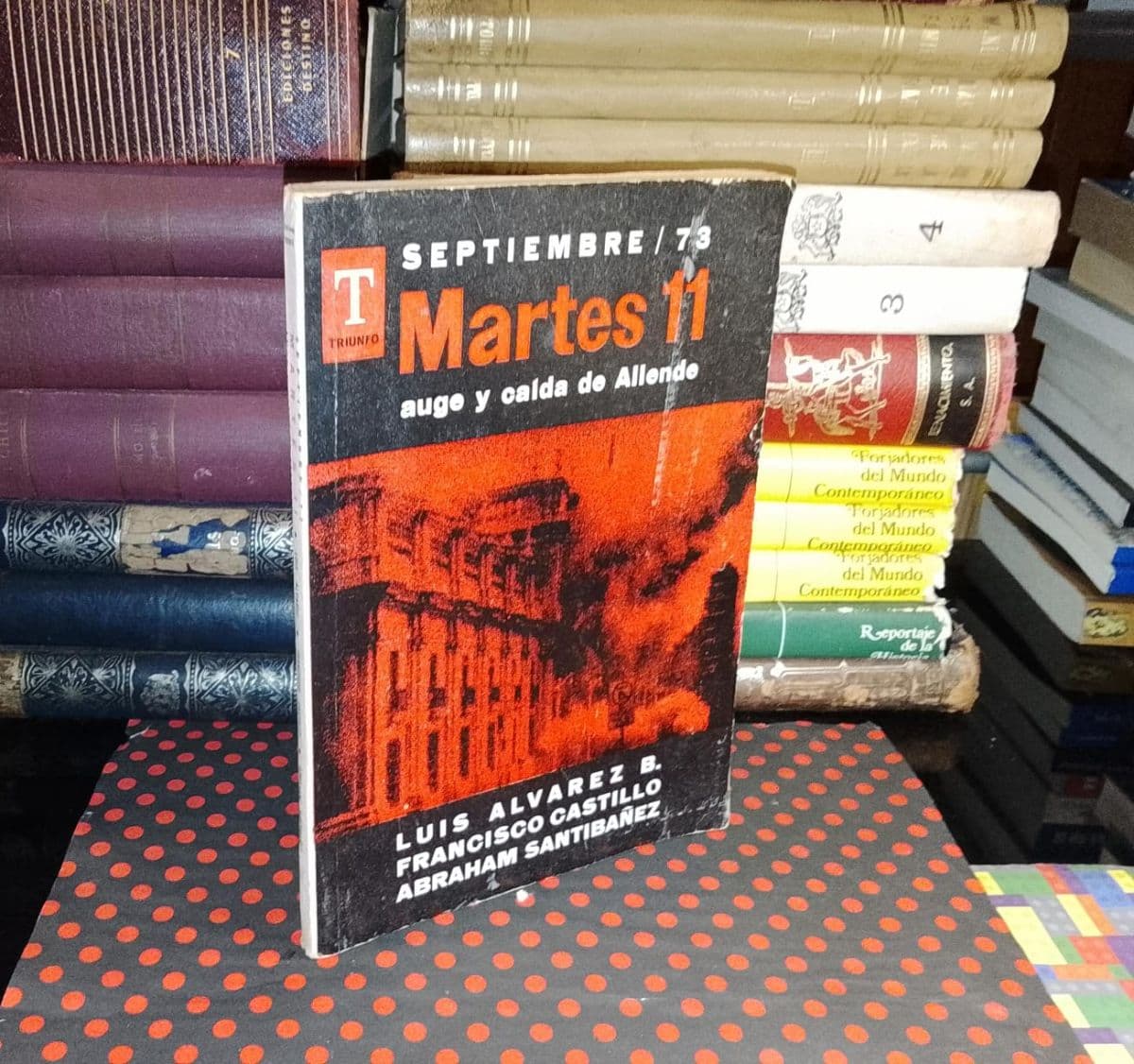 Martes 11 - Auge y caída de Allende — Luis Alvarez | Francisco Castillo | Abraham Santibañez, libro usado (foto 1 de 5)