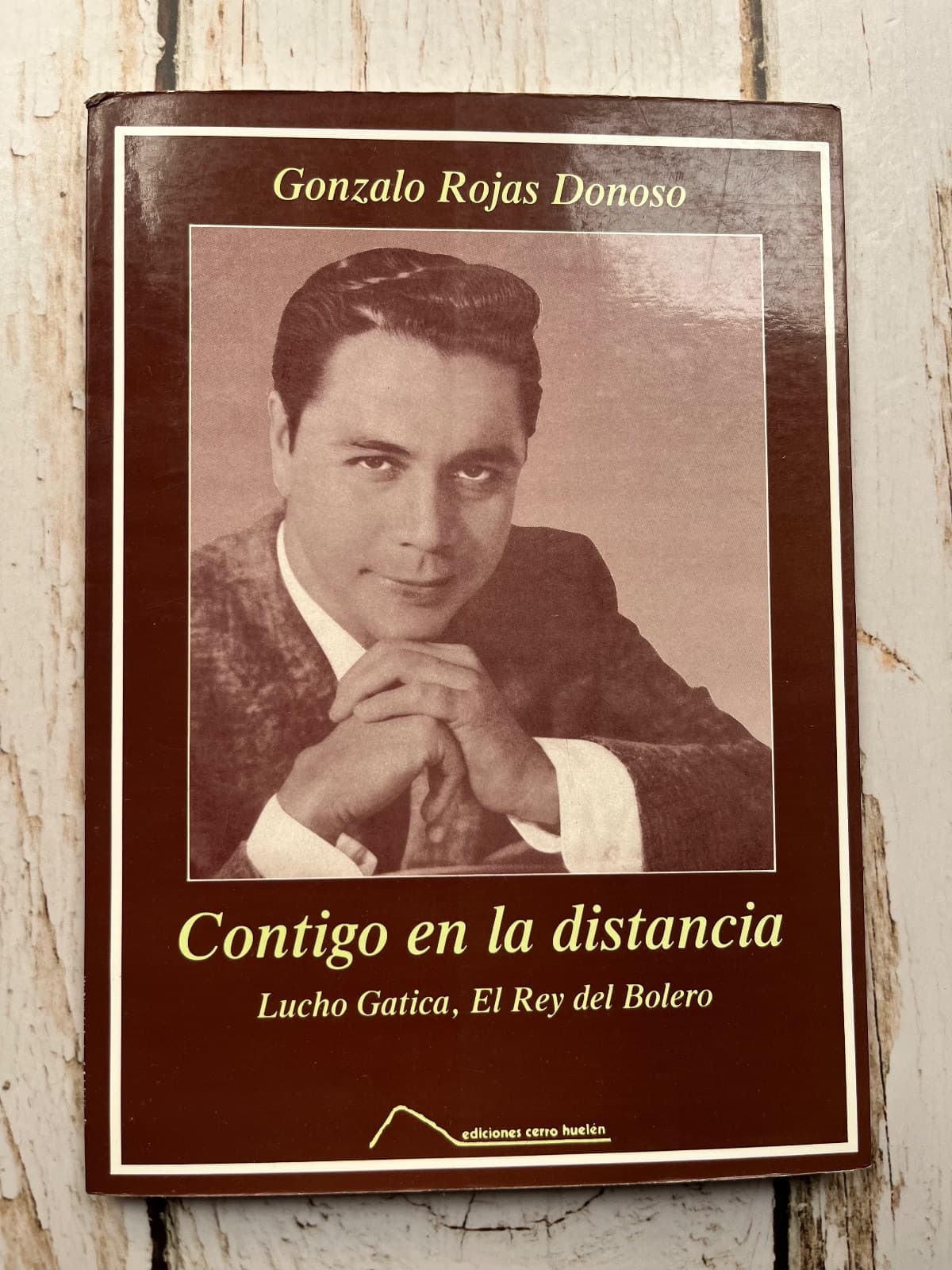 CONTIGO EN LA DISTANCIA Lucho Gatica, el rey del bolero — Gonzalo Rojas Donoso, libro usado
