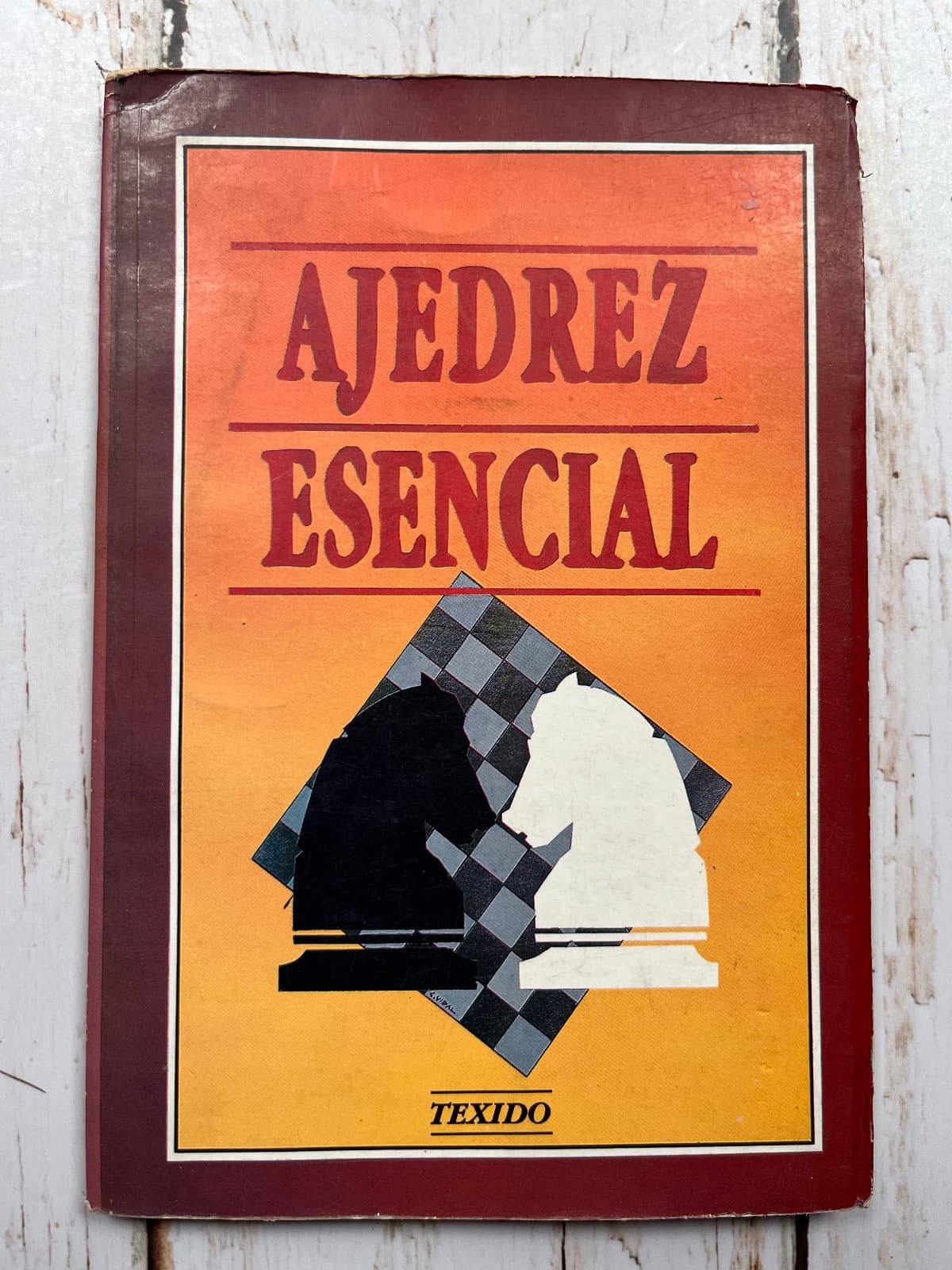 Ajedrez esencial — Vladimir M. Spock, libro usado (foto 1 de 6)