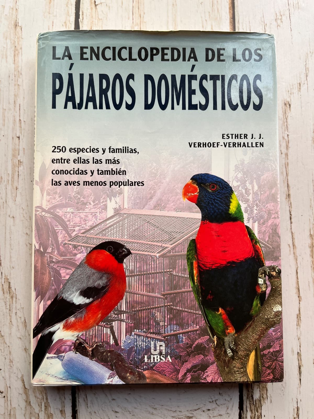 LA ENCICLOPEDIA DE LOS PÁJAROS DOMÉSTICOS — Esther J. J., libro usado (foto 1 de 6)