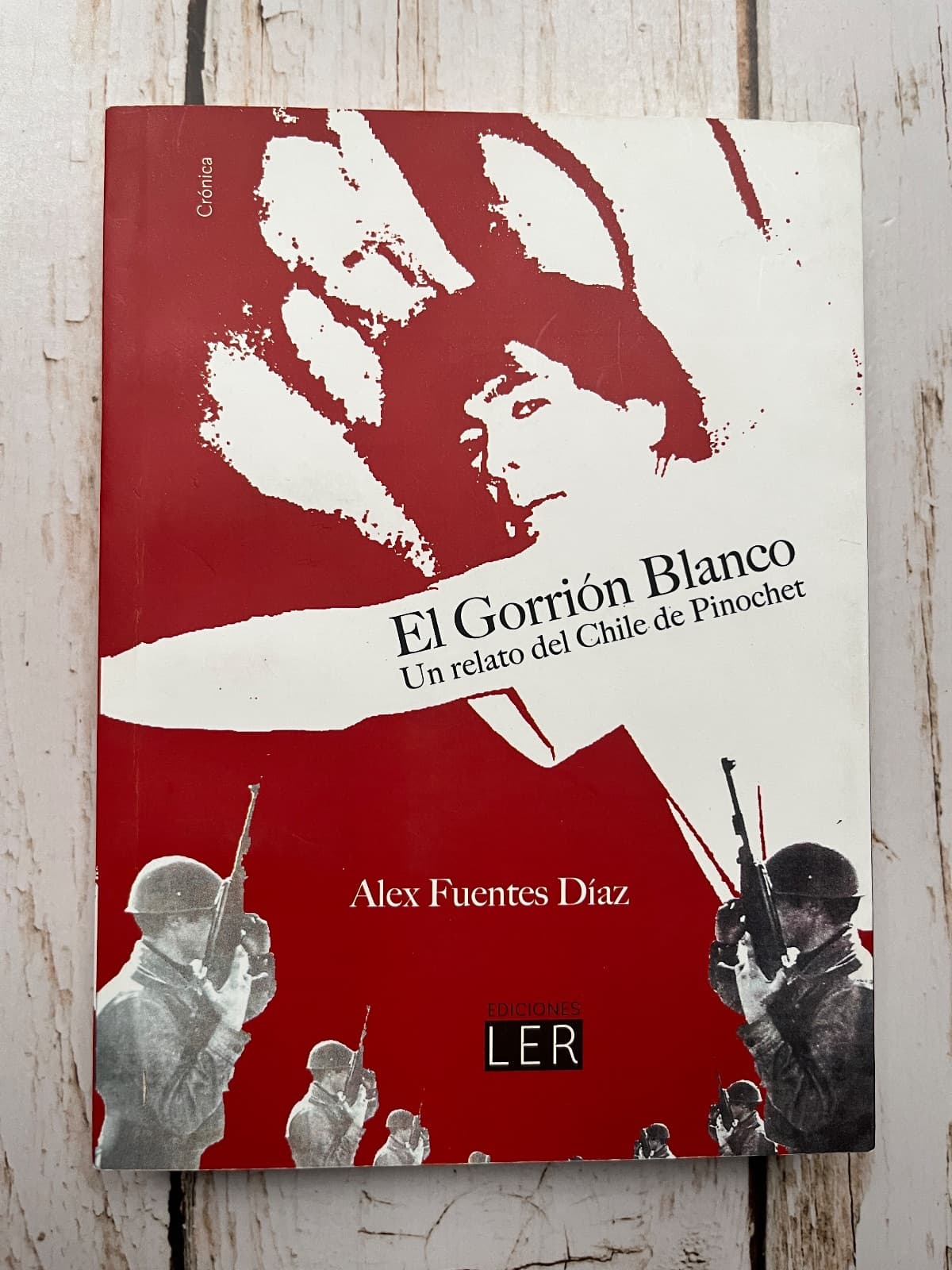 EL GORRIÓN BLANCO. UN RELATO DEL CHILE DE PINOCHET — Alex Fuentes Díaz, libro usado (foto 1 de 6)