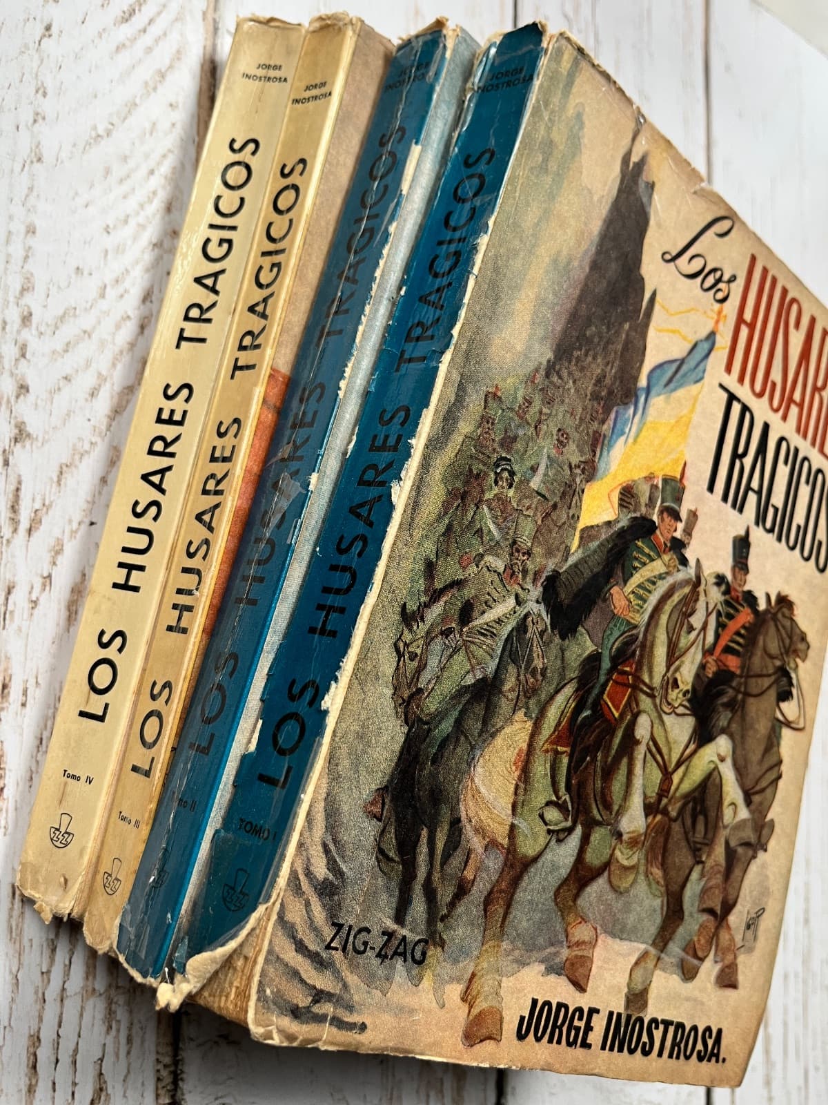 Los húsares trágicos — Jorge Inostrosa, libro usado (foto 1 de 6)