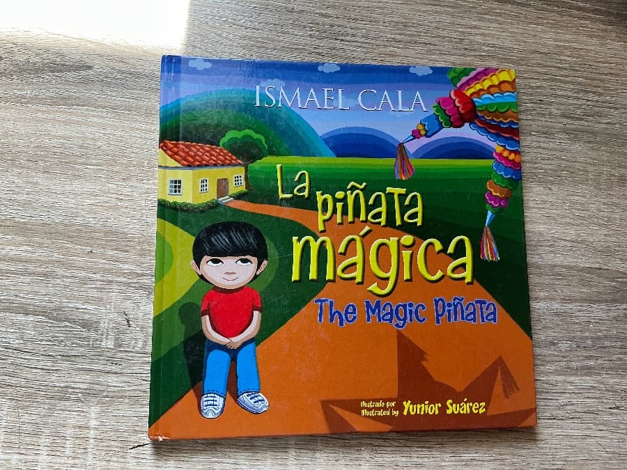 La piñata mágica / The Magic Piñata — Ismael Cala, libro usado (foto 1 de 3)