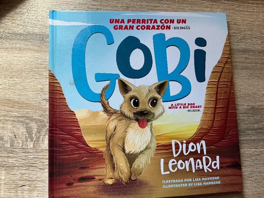 Gobi: A Little Dog with a Big Heart (Bilingual / Bilingüe) — Dion Leonard, libro usado (foto 1 de 3)