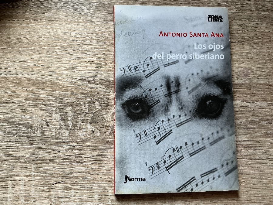 Los ojos del perro siberiano — Antonio Santa Ana, libro usado (foto 1 de 4)