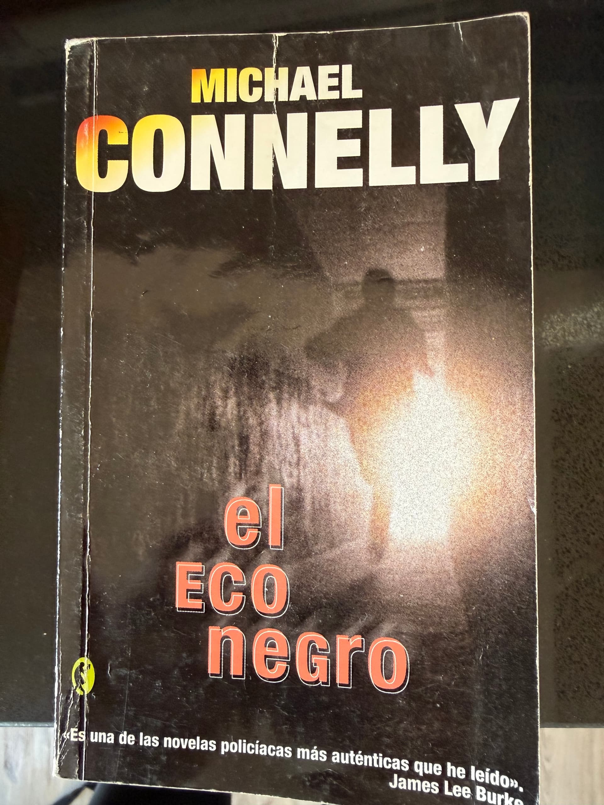 El eco negro — Michael Connelly, libro usado (foto 1 de 2)