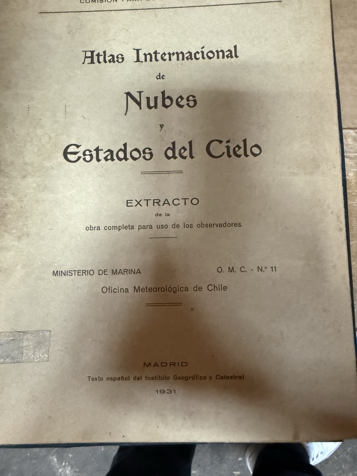 Atlas Internacional de Nubes y Estados del Cielo (Madrid, 1931) — Comisión Internacional para el Estudio de las Nubes, libro usado (foto 1 de 2)
