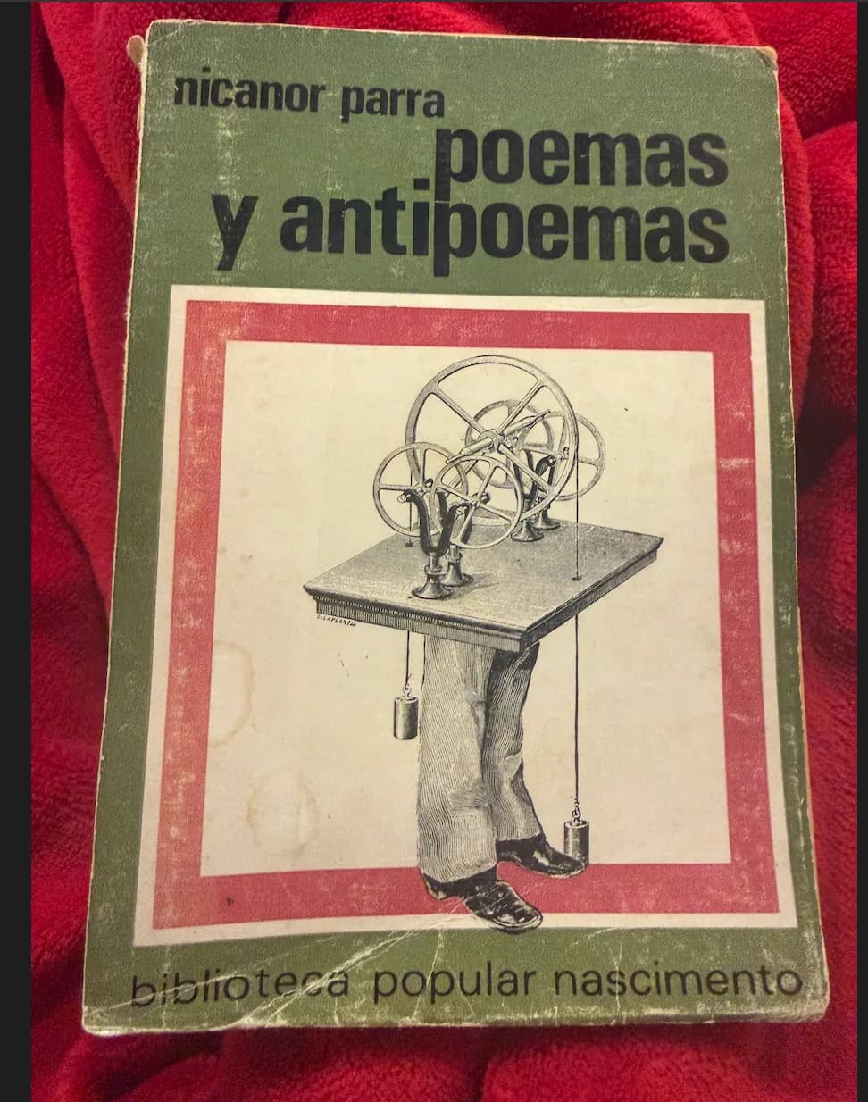 Poemas y Antipoemas — Nicanor Parra, libro usado (foto 1 de 4)
