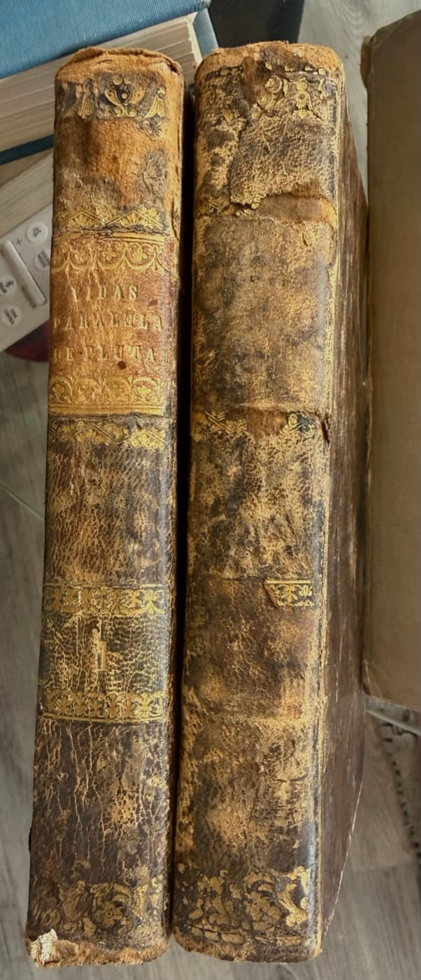 Las Vidas Paralelas de Plutarco — Tomos I y II (Imprenta Nacional, Madrid, 1821) — Plutarco · trad. Antonio Ranz Romanillos, libro usado (foto 1 de 4)