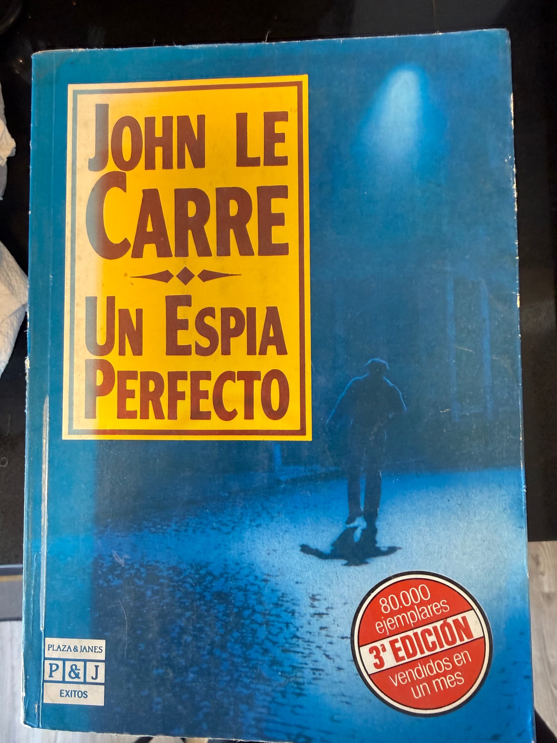 Un espía perfecto — John Le Carré, libro usado (foto 1 de 2)