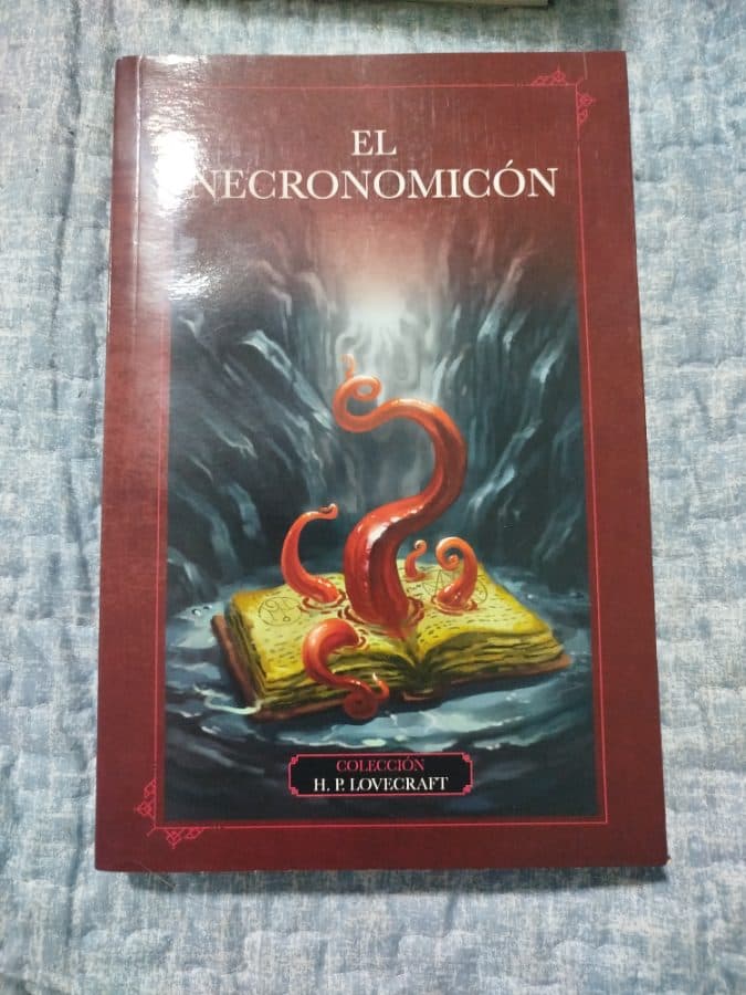 El Necronomicón — H. P. Lovecraft, libro usado