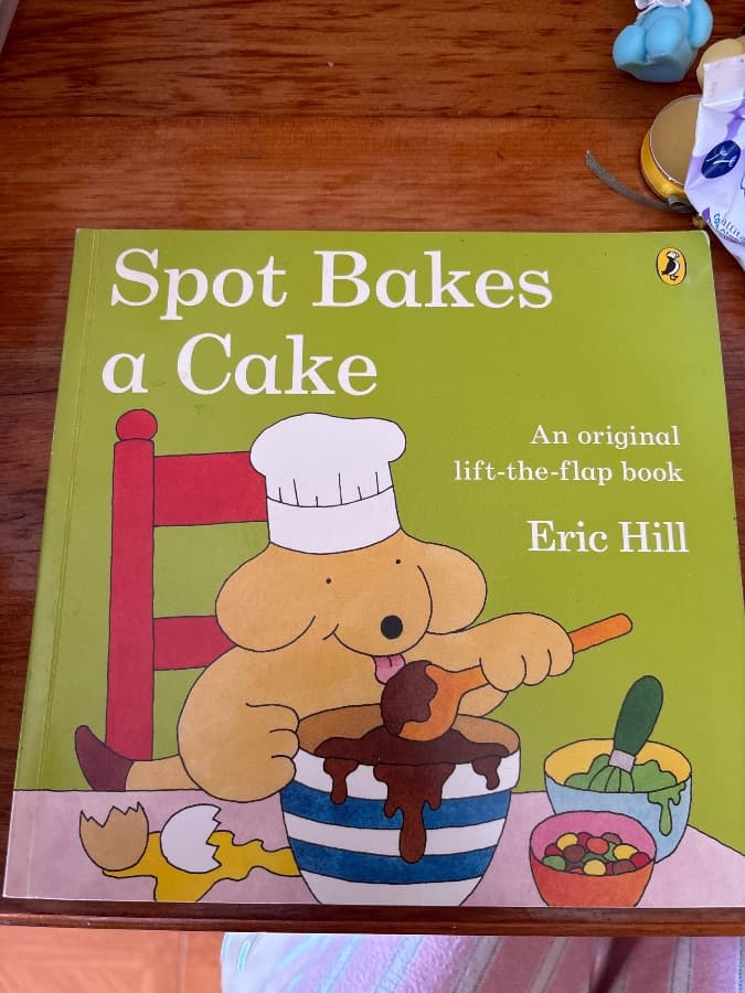 Spot Bakes a Cake — Eric Hill, libro usado