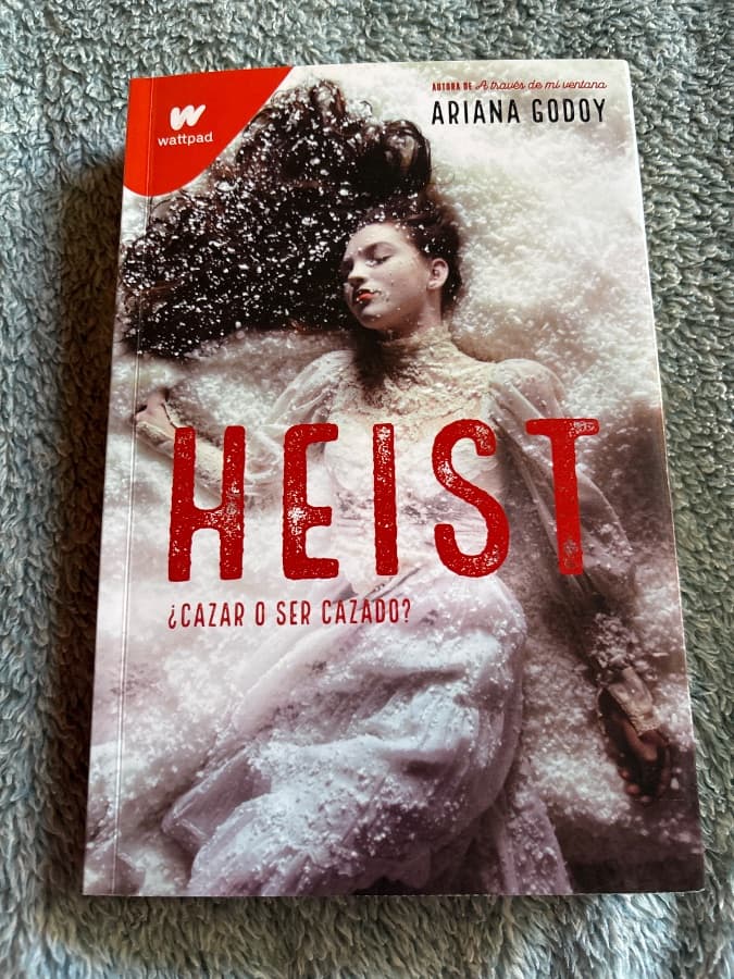 Heist: ¿Cazar o ser cazado? — Ariana Godoy, libro usado