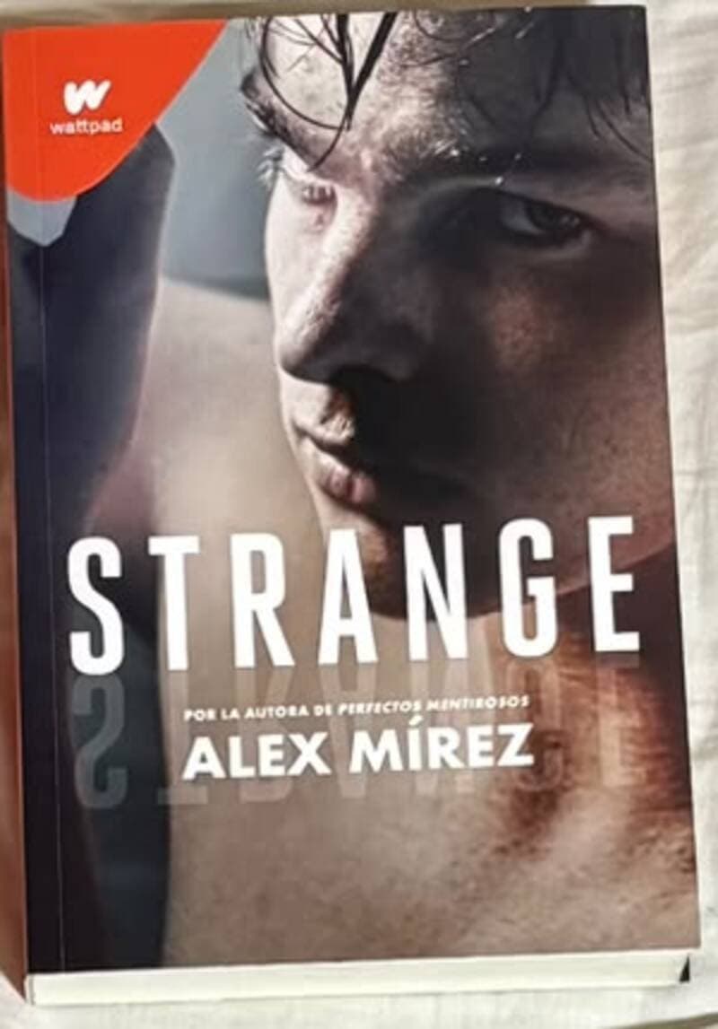 Strange — Alex Mírez, libro usado