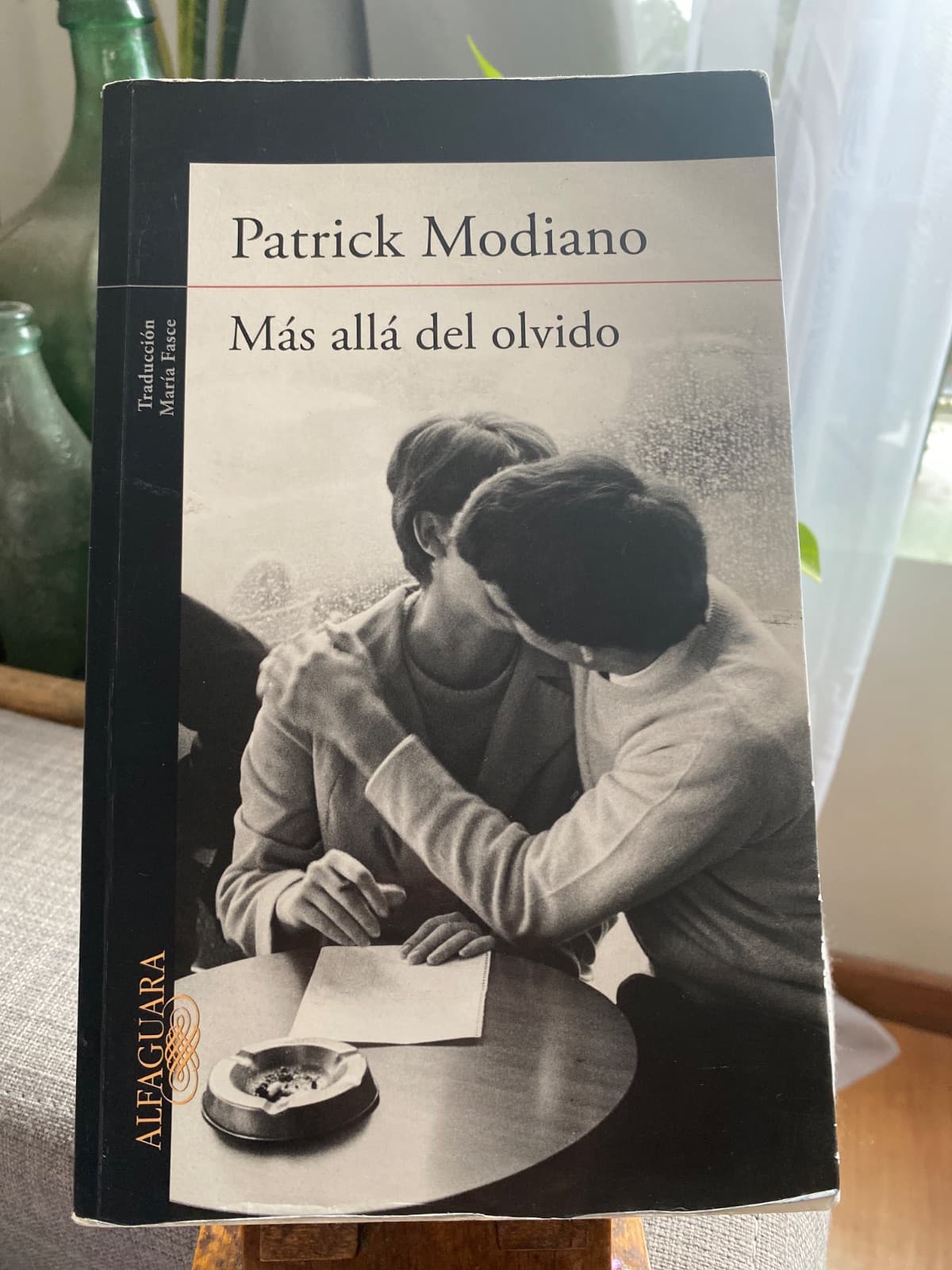 Más allá del olvido — Patrick Modiano, libro usado