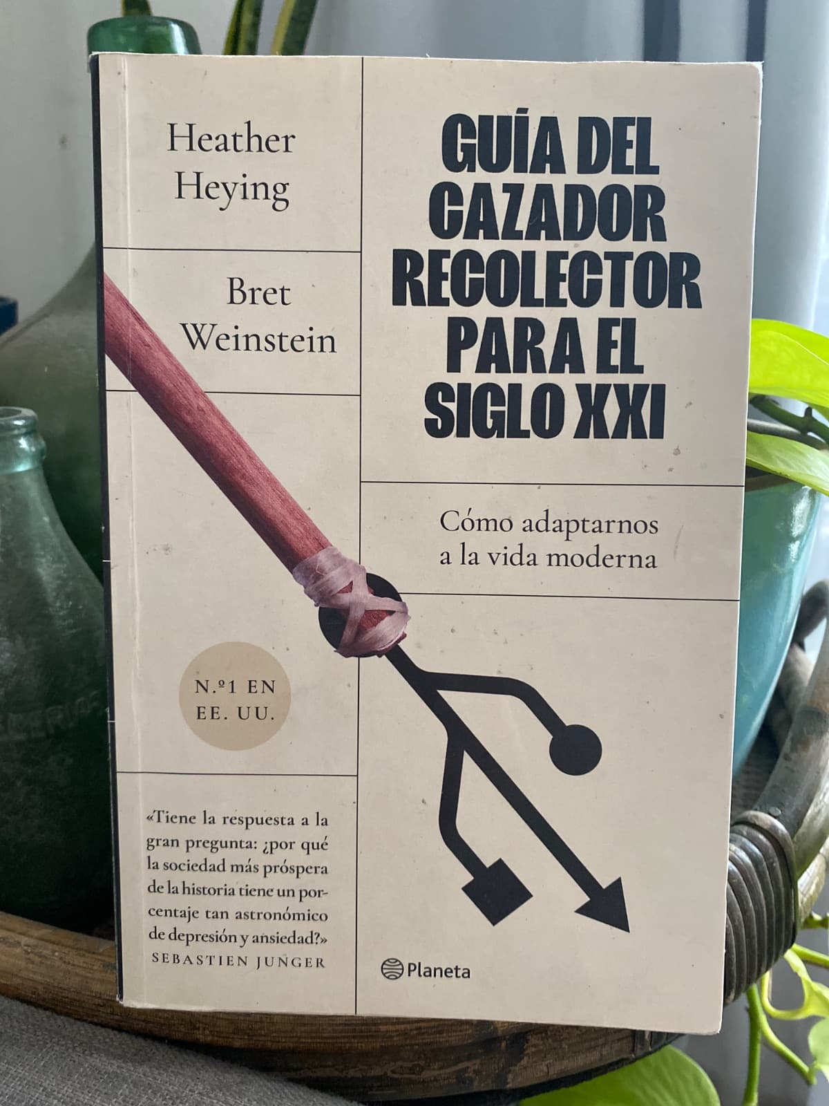 Guía del cazador recolector para el siglo XXI: Cómo adaptarnos a la vida moderna — Heather Heying y Bret Weinstein, libro usado