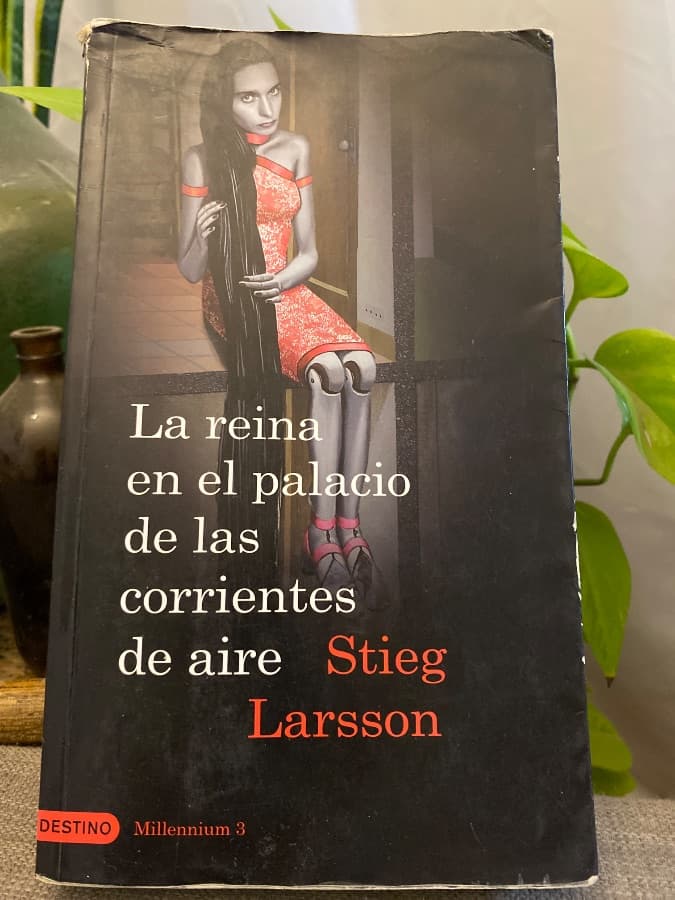 La reina en el palacio de las corrientes de aire — Stieg Larsson, libro usado