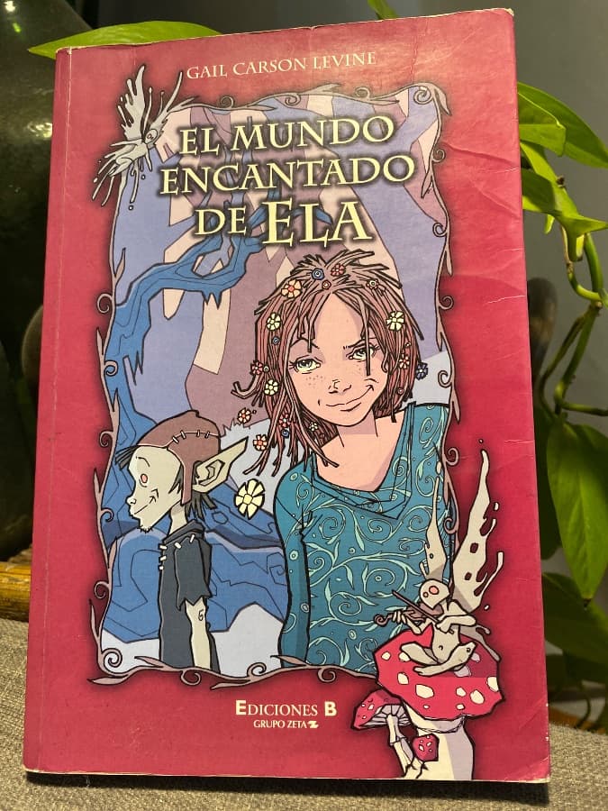 El Mundo Encantado de Ela — Gail Carson Levine, libro usado