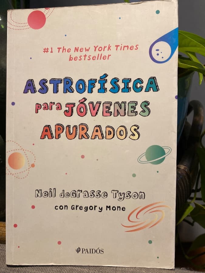 Astrofísica para jóvenes apurados — Neil deGrasse Tyson con Gregory Mone, libro usado (foto 1 de 3)