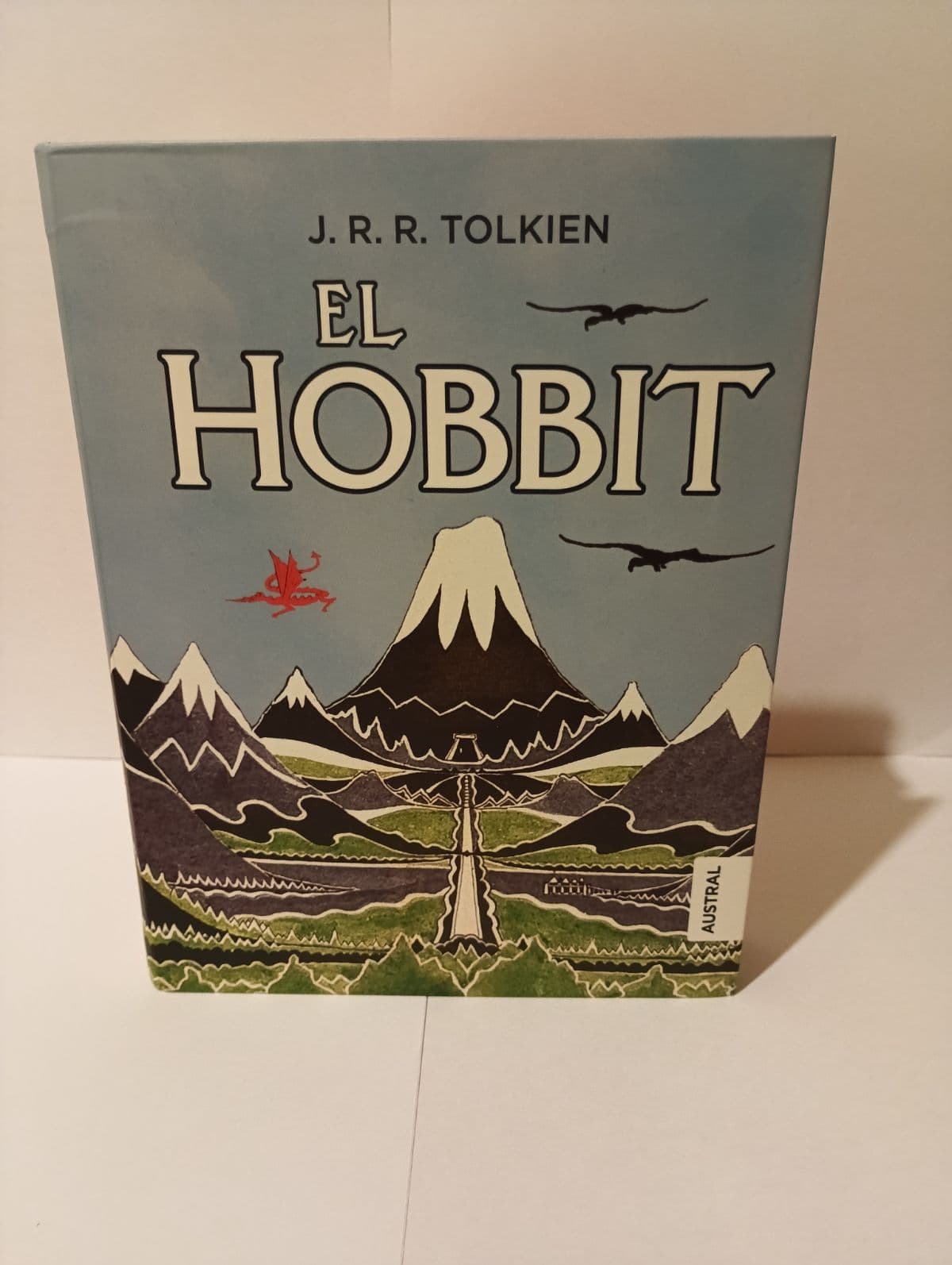 El Hobbit — J.R.R. Tolkien, libro usado (foto 1 de 6)