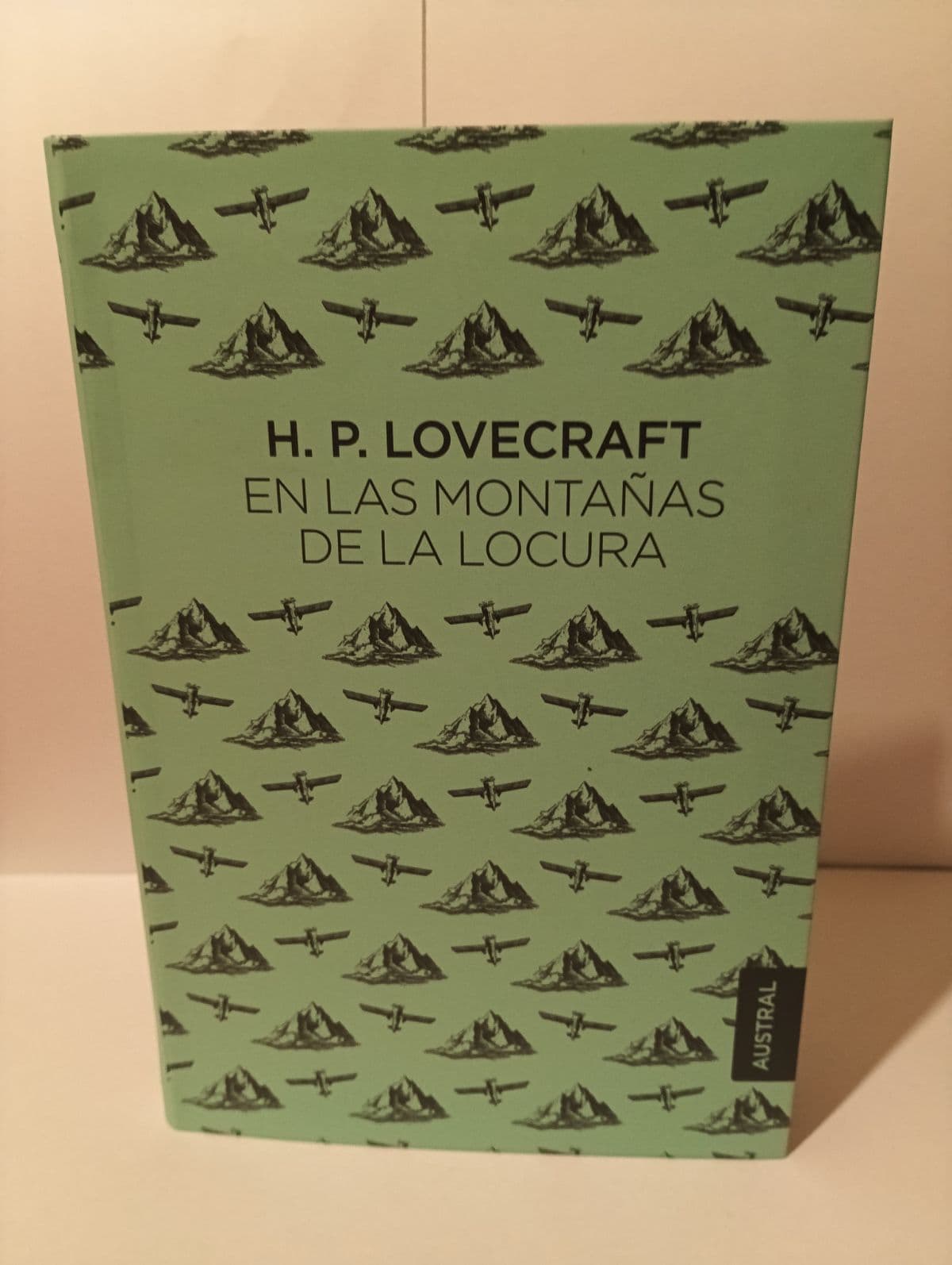 En las montañas de la locura — H.P. Lovecraft, libro usado (foto 1 de 6)