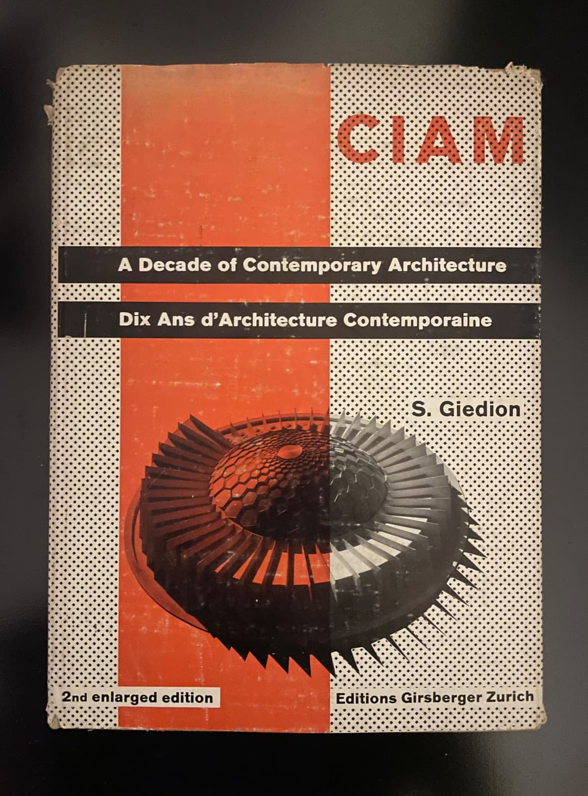 CIAM: A Decade of Contemporary Architecture / Dix Ans d'Architecture Contemporaine — Sigfried Giedion, libro usado