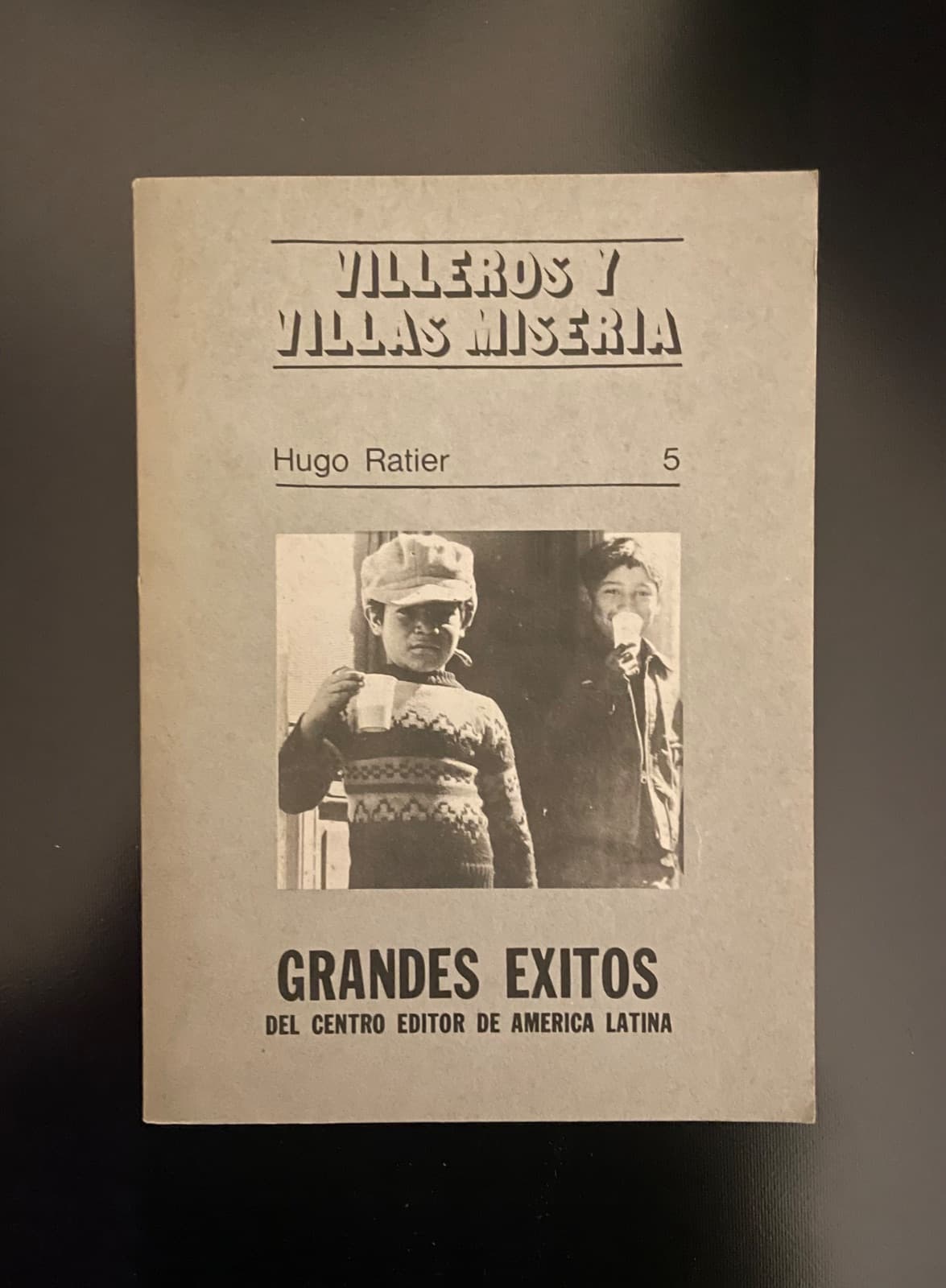 Villeros y Villas Miseria — Hugo Ratier, libro usado
