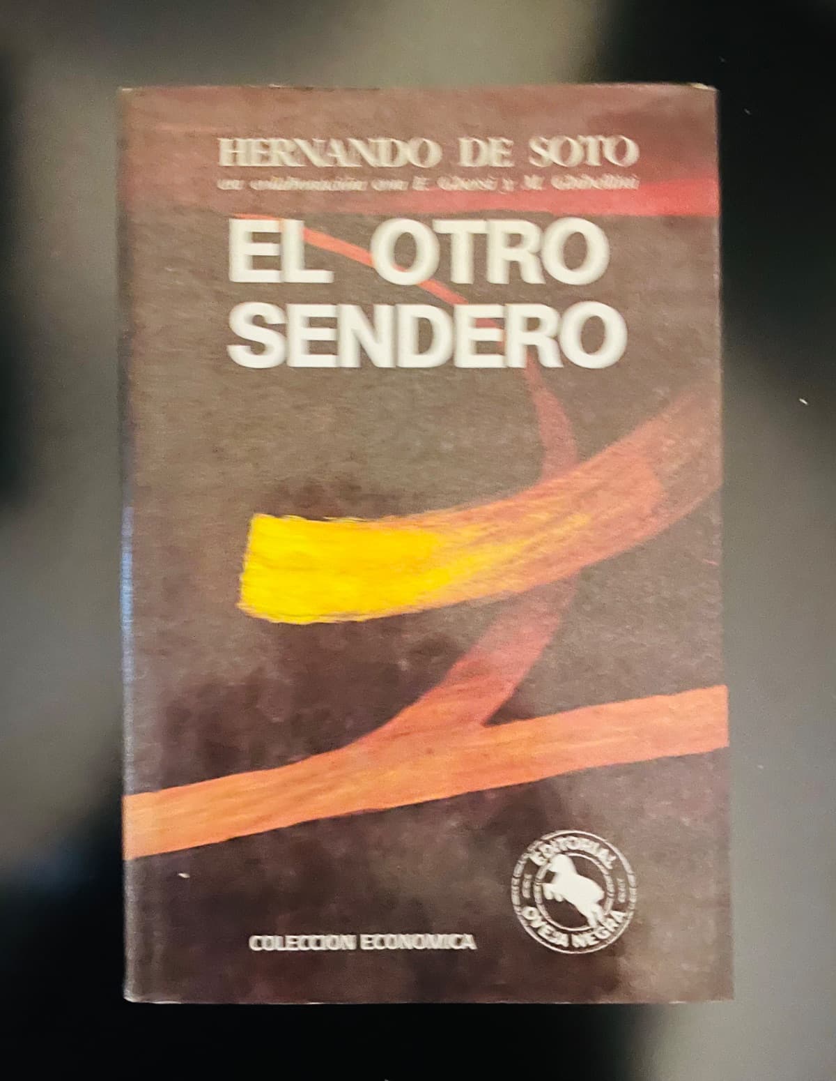 El Otro Sendero — Hernando de Soto, libro usado