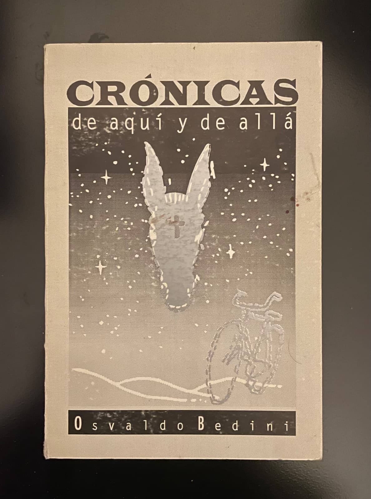 Crónicas de aquí y de allá — Osvaldo Bedini, libro usado