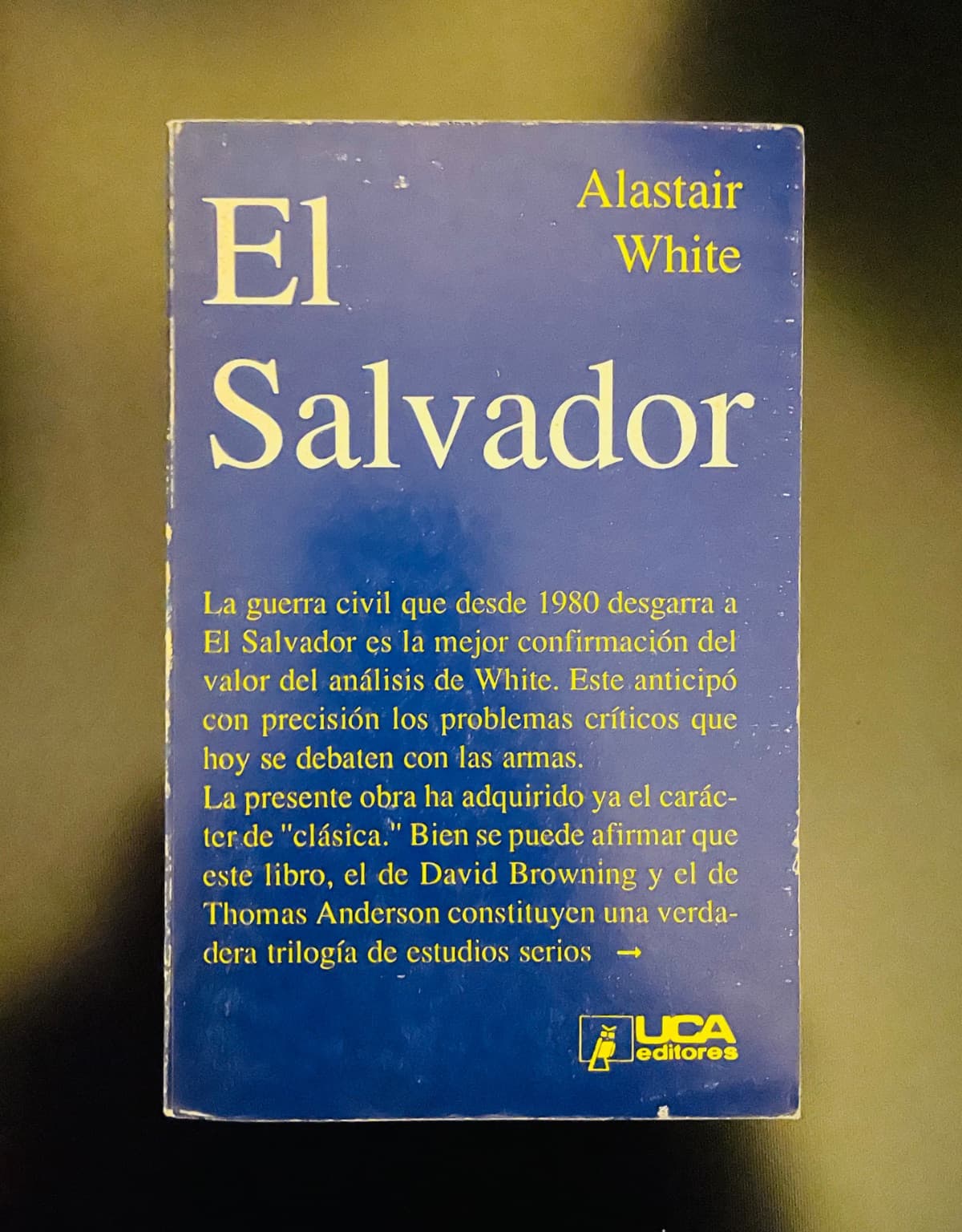El Salvador — Alastair White, libro usado