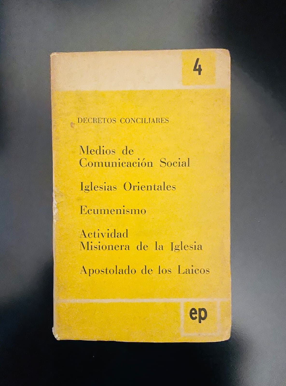 Decretos Conciliares 4: Medios de Comunicación Social, Iglesias Orientales, Ecumenismo, Actividad Misionera de la Iglesia, Apostolado de los Laicos — Concilio Vaticano II, libro usado