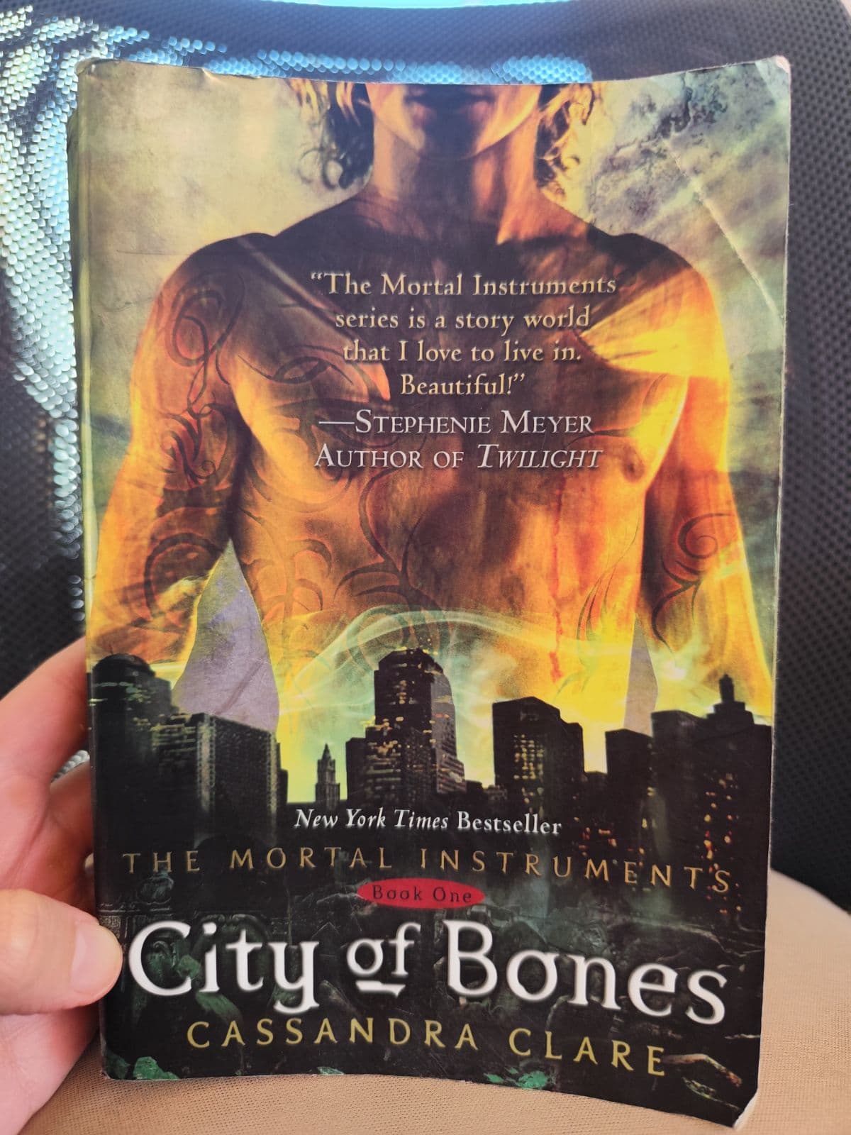 City of Bones (The Mortal Instruments, Book One) — Cassandra Clare, libro usado