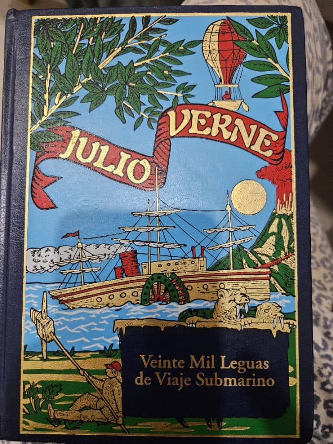 Veinte Mil Leguas de Viaje Submarino — Julio Verne, libro usado (foto 1 de 2)