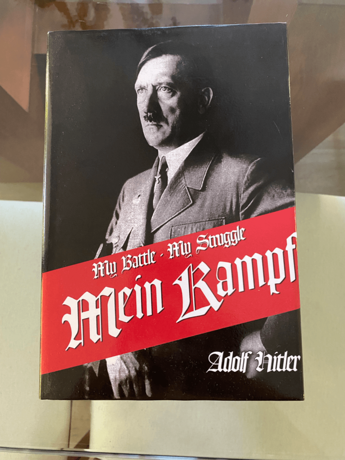 Mein kampf — Adolf Hitler, libro usado (foto 1 de 4)
