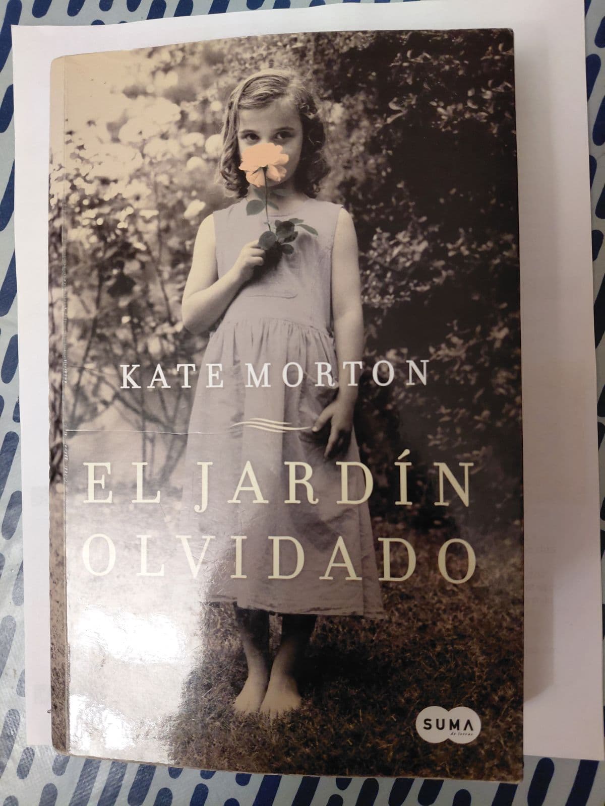 El Jardin Olvidado — Kate Morton, libro usado (foto 1 de 4)
