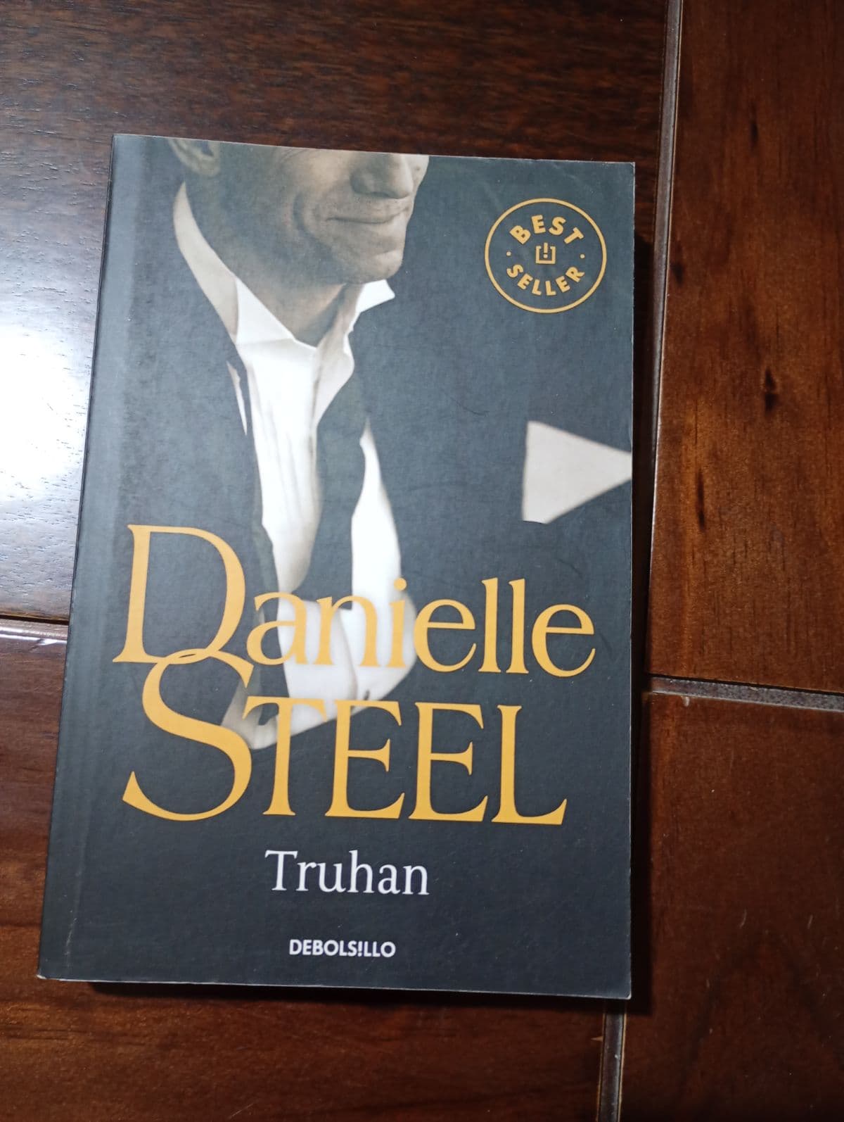 Truhan — Danielle Steel, libro usado