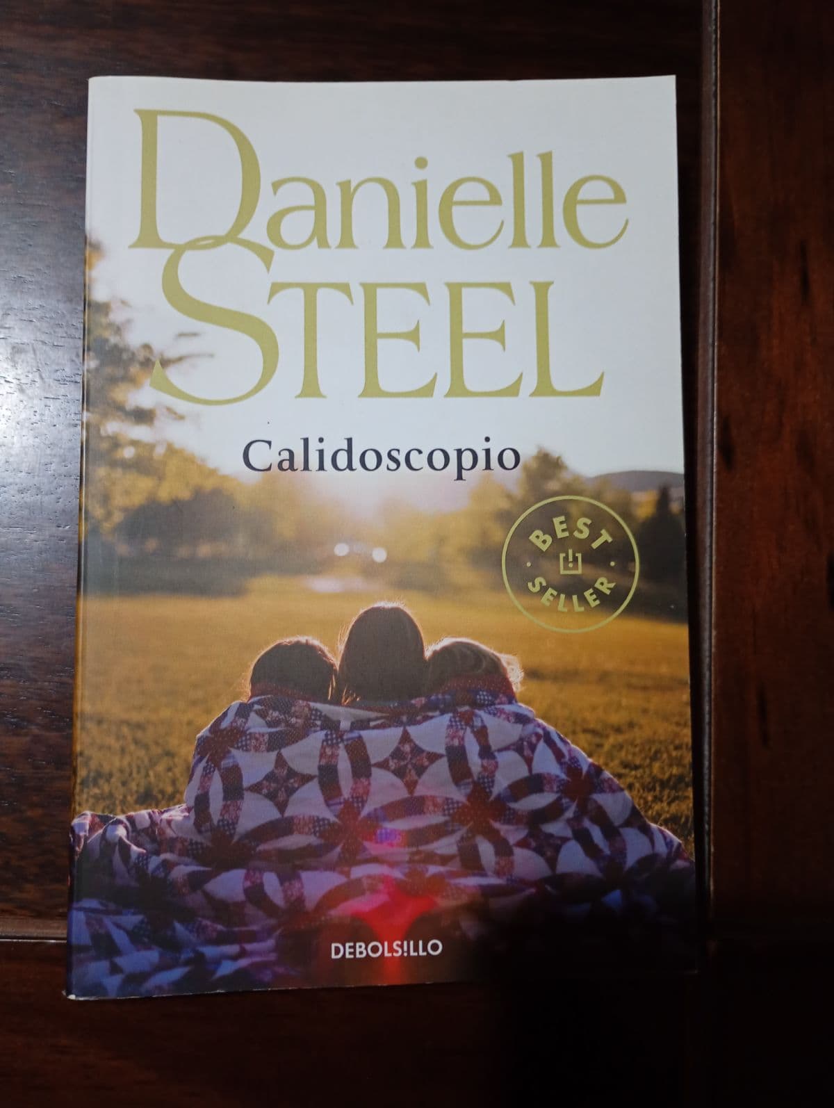 Calidoscopio — Danielle Steel, libro usado (foto 1 de 4)
