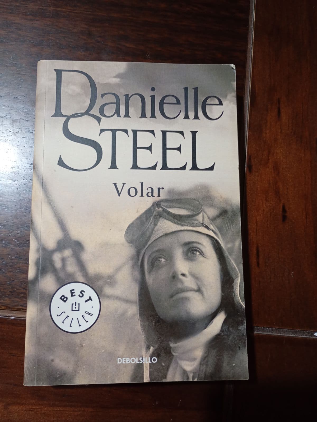 Volar / Wings — Danielle Steel, libro usado (foto 1 de 4)