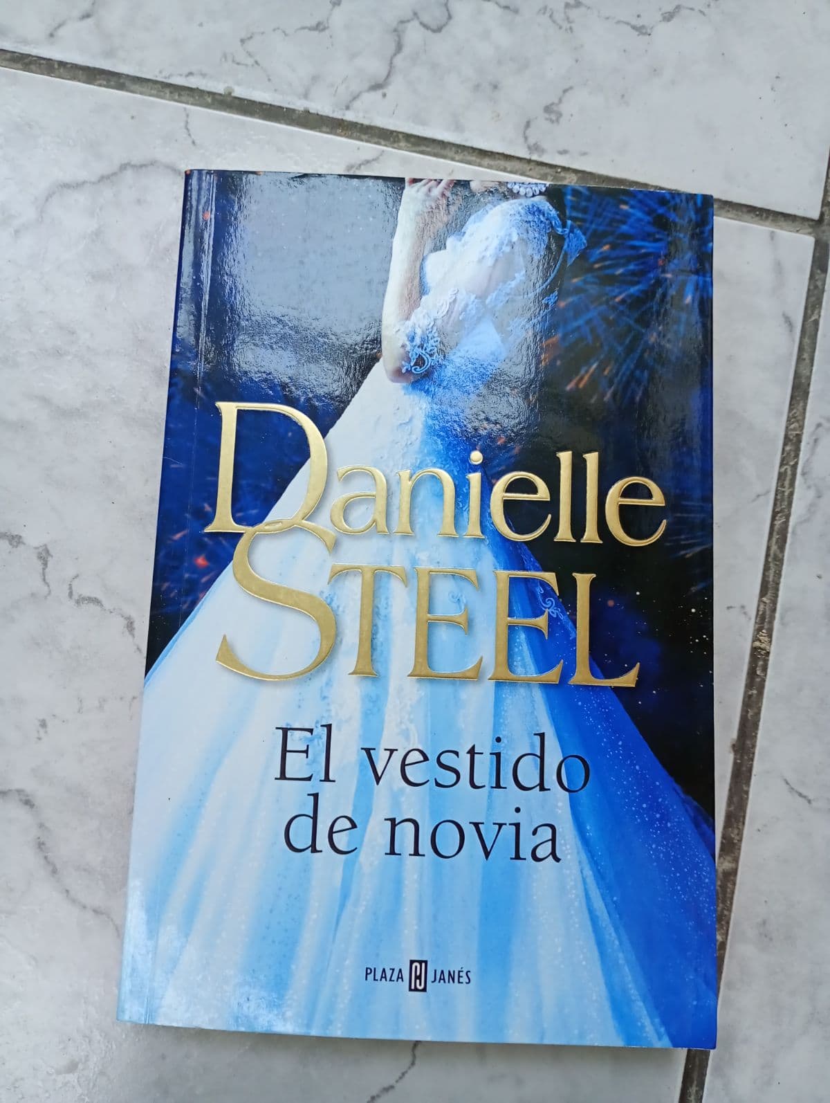 El vestido de novia / The Wedding Dress — Danielle Steel, Todd McLaren, libro usado